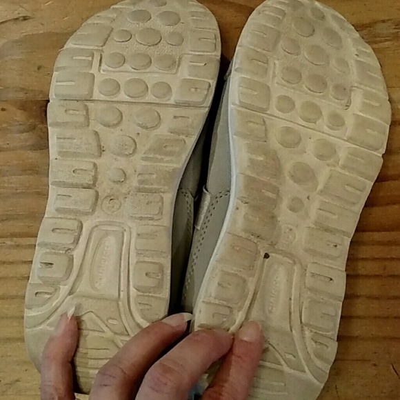 Gray and pink Athletech shoes, size 5. - Picture 2 of 3